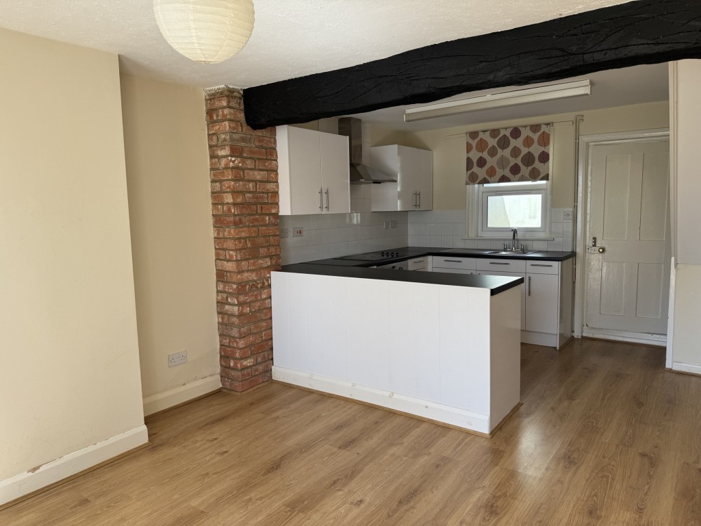 Lot: 136 - TWO-BEDROOM MID-TERRACE HOUSE FOR IMPROVEMENT - Kitchen/Lounge